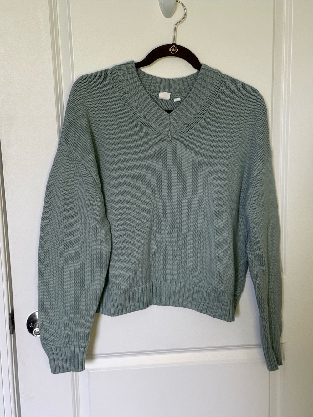 GAP Sage Green Knit V-Neck Sweater Women’s Med 100% Cotton - slightly cropped